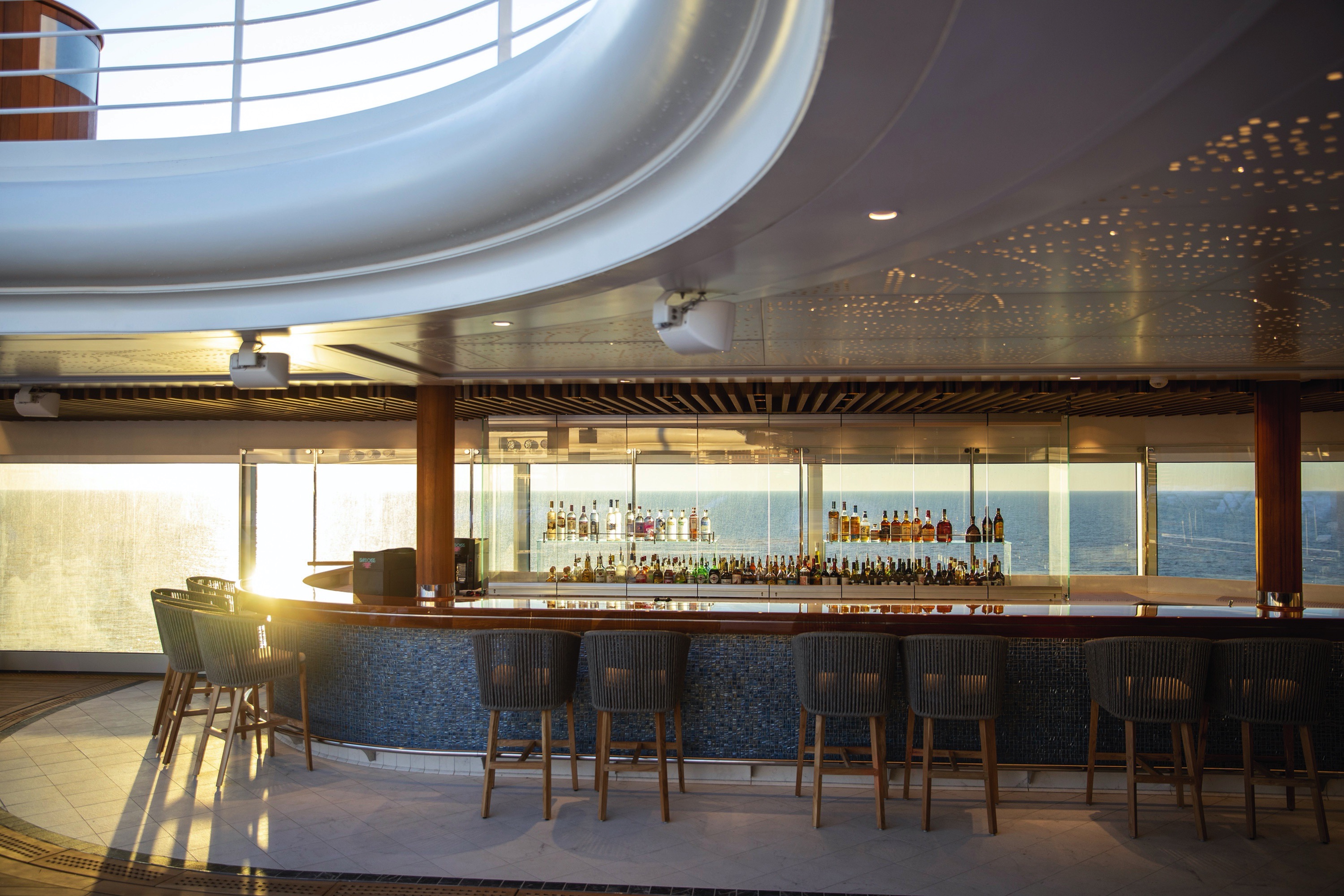 Seven Seas Splendor - Pool Bar